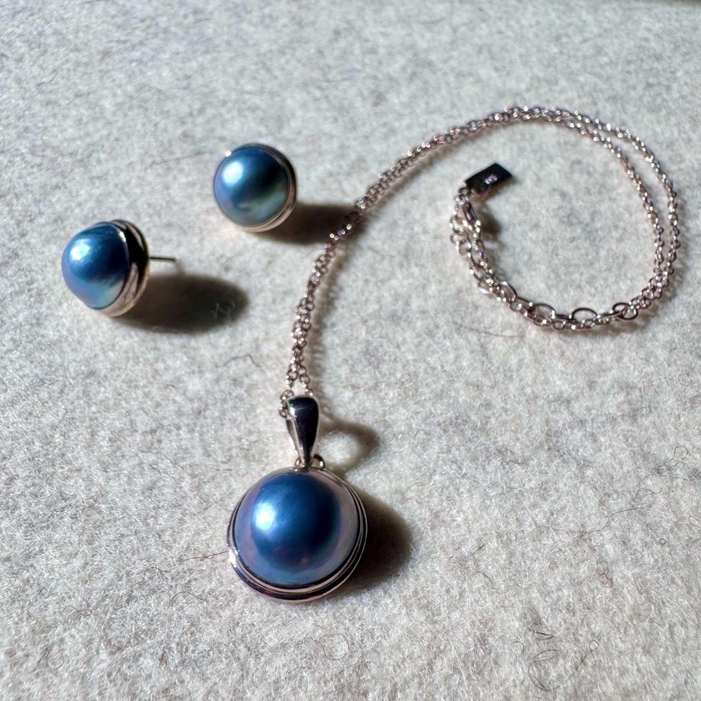 Genuine pearl earrings & necklace pendant set